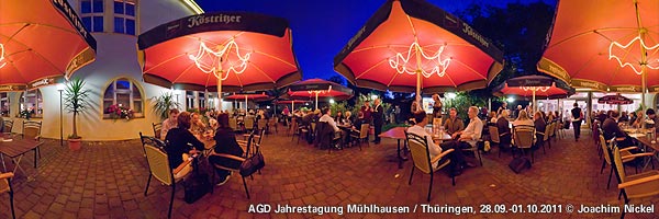 Biergarten am Abend