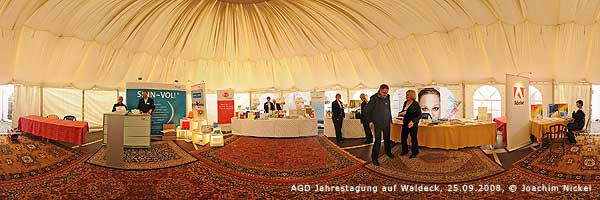 Firmenpräsentationen im Zelt