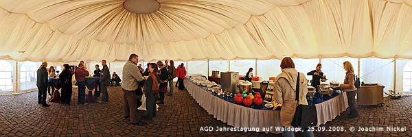 Gespräche im Zelt