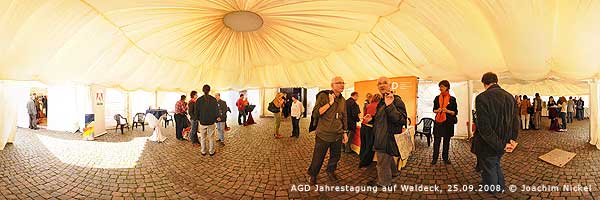 Registrierung und Informationen im Zelt
